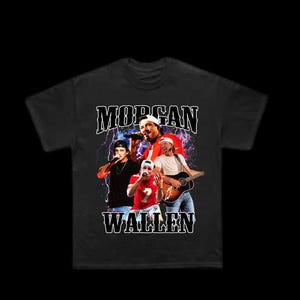 Pu&ograve; includere: T-shirt nero con una grafica in stile vintage di Morgan Wallen e la scritta "MORGAN WALLEN". La grafica include immagini di Wallen che si esibisce sul palco con un design a fulmine.
