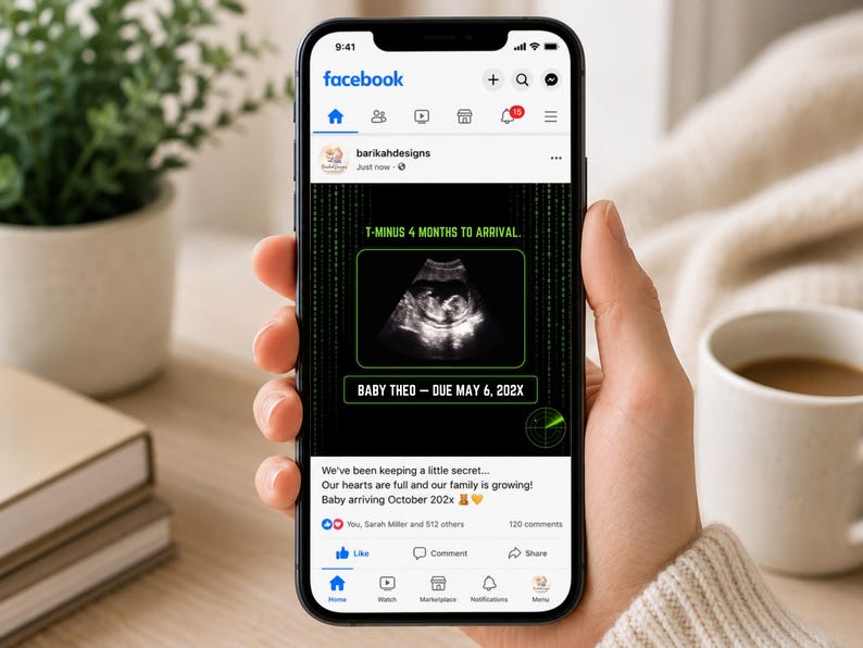 K&ouml;nnte beinhalten: Ein Smartphone zeigt einen Facebook-Beitrag mit schwarzem Hintergrund, gr&uuml;nem digitalen Matrix-Text und einem f&ouml;talen Ultraschallbild. Der Text lautet T-MINUS 4 MONTHS TO ARRIVAL und BABY THEO - DUE MAY 6, 202X, mit einer Radargrafik in der Ecke.
