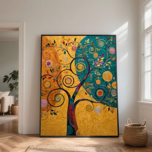 Pode incluir: Uma grande obra de arte emoldurada com um design de árvore estilizado. A obra de arte é dividida diagonalmente, com um lado dourado e outro turquesa. A árvore apresenta espirais e detalhes florais coloridos, criando uma peça vibrante e texturizada.