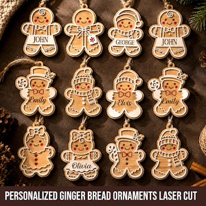 Könnte beinhalten: Eine Sammlung von zwölf lasergeschnittenen Lebkuchenmännchen-Anhängern aus Holz mit verschiedenen Designs, darunter Figuren mit Hüten, Schals, Schleifen und Zuckerstangen. Mehrere Anhänger sind mit Namen wie John, George, Emily, Elvis und Olivia personalisiert.