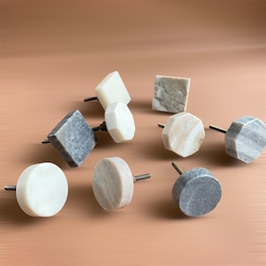 Knoppar i massiv marmor | Moderna lådhandtag | Beslag i massiv sten | Vit, beige och grå