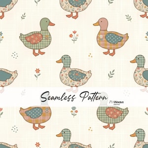 Può includere: Un motivo continuo che presenta anatre stilizzate con design in stile patchwork in tonalità tenui di verde, arancione e blu. Le anatre sono intervallate da piccoli rametti floreali e punti su uno sfondo color crema. Il testo recita Seamless Pattern PixWeave.