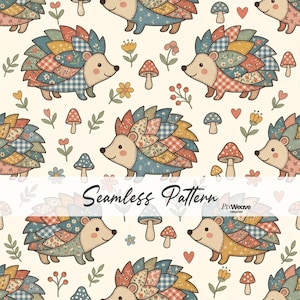 Op de afbeelding: Een naadloos patroon met geïllustreerde egels met stekels in patchworkstijl met blauwe, rode en gele bloemen- en ruitpatronen. Het ontwerp bevat kleine paddenstoelen, bloemen en hartjes op een crèmekleurige achtergrond met de tekst Seamless Pattern.