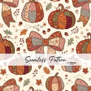 Könnte beinhalten: Ein nahtloses Muster mit Kürbissen und Schleifen im Patchwork-Stil in Orange-, Rot-, Braun- und Cremetönen. Das Design zeigt kleine Eicheln, Herbstblätter und Beeren auf hellem Grund mit dem Text Seamless Pattern.