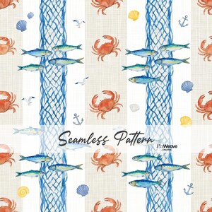 Puede incluir: Patrón sin costuras con ilustraciones de acuarela de cangrejos, peces, conchas marinas, gaviotas y anclas. El diseño incluye redes azules y rayas verticales. Se muestra el texto "Seamless Pattern".