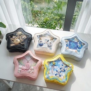 Bolsa Ita grande con forma de estrella: bolsa transparente con ventana para exhibir pins, ideal para fans y coleccionistas del anime.