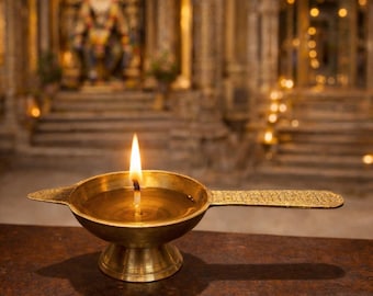 Lámpara de latón para Aarti con asa