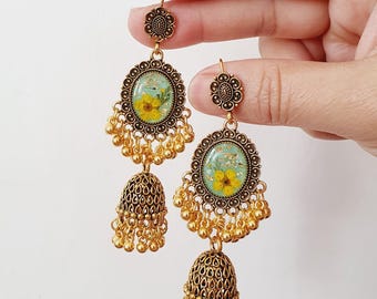 Handgemachte Resin Jhumkas mit gepressten Blumen | Perlen Ohrringe | Jhumka Ohrringe | Geschenk | ähnl