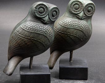 フクロウの彫刻、女神アテナのシンボル、知恵の鳥、図書館と書籍、古代ギリシャ美術、博物館のレプリカ