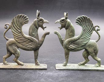 神話のグリフィンブロンズ像、ギリシャ神話のモンスター、金属芸術彫刻、コレクターアート、室内装飾