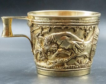 ミノア・ミケーネ文明の金の大きなカップ、古代ギリシャの工芸品博物館
