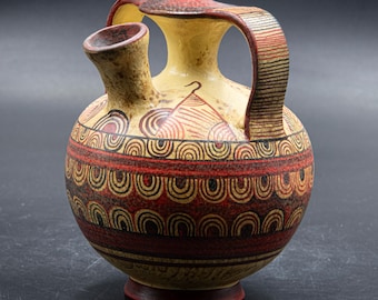 博物館のレプリカ - 手描きの装飾が施された古代ギリシャの陶器の
