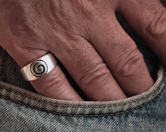 Pierścionek spiralny ze srebra próby 925 z szeroką obrączką, unisexowy pierścionek z symbolem nieskończoności, ręcznie robiona biżuteria grecka, biżuteria męska