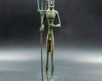 古代ギリシャの神ポセイドンのブロンズ像、ギリシャ神話、三叉槍を持っ