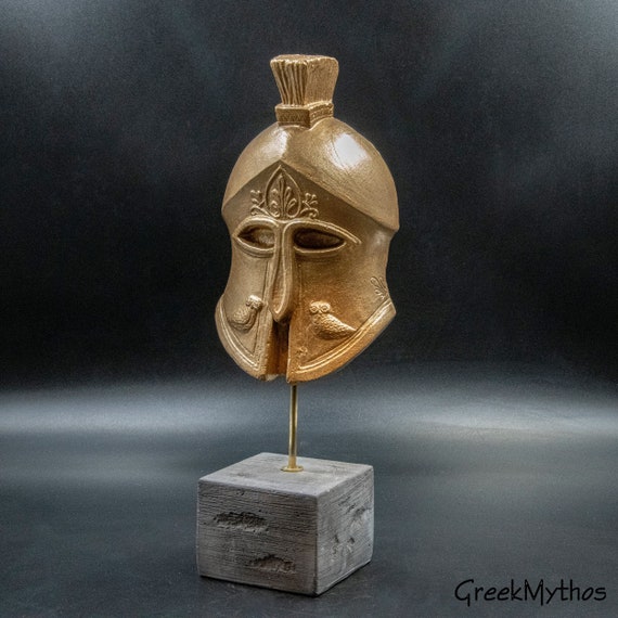 古代ギリシャのスパルタ式兜（紋章付き）、金色の石膏製戦兜博物館