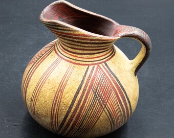 古代ギリシャの原幾何学様式のテラコッタ壺、手描きのギリシャの花瓶