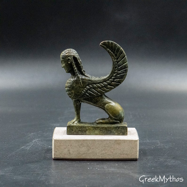 Pequeña estatua de bronce de esfinge, criatura mítica griega antigua, monstruos de la mitología griega, réplica de museo, escultura de metal, decoración del hogar imagen 3