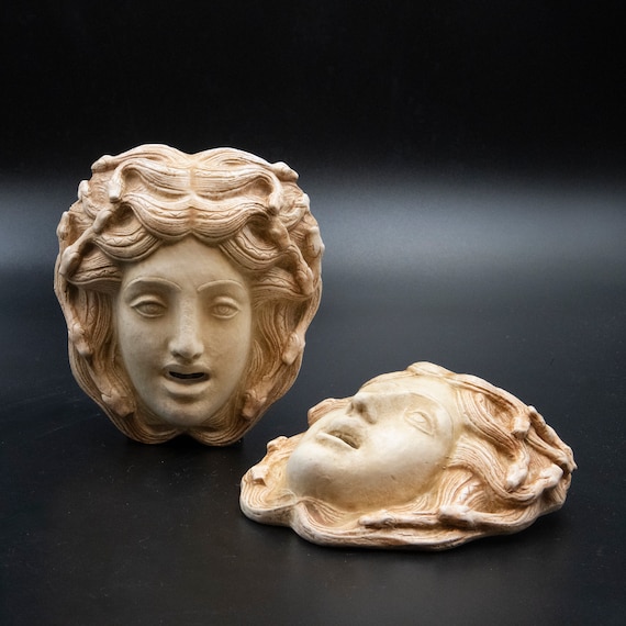 メデューサと蛇のマスク、古代ギリシャの怪物ゴルゴン・メデューサの頭