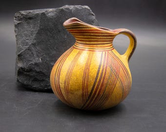 古代ギリシャの原幾何学様式のテラコッタ壺、手描きのギリシャの花瓶