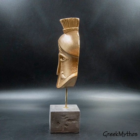 古代ギリシャのスパルタ式兜（紋章付き）、金色の石膏製戦兜博物館