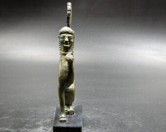 神話上のスフィンクスのブロンズ像彫刻、ギリシャ神話の怪物、博物館