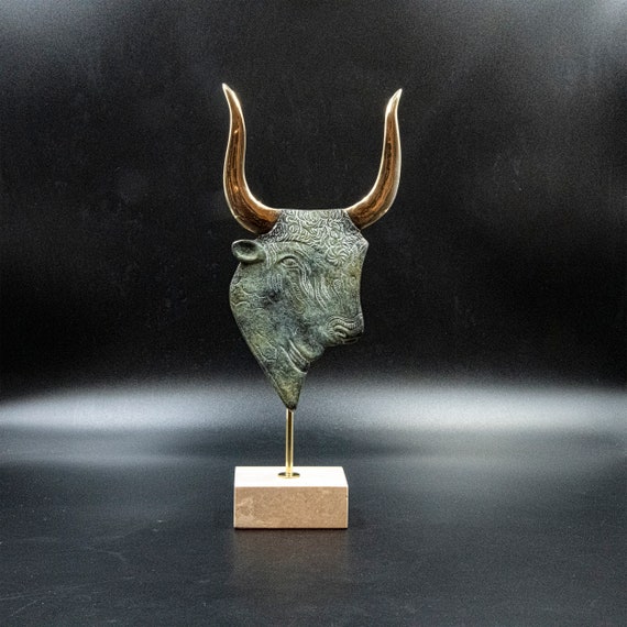ミノア文明の雄牛のブロンズ像、古代ギリシャ クレタ島のミノタウロス