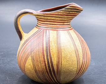 古代ギリシャの原幾何学様式のテラコッタ壺、手描きのギリシャの花瓶