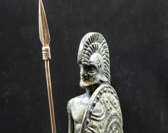 古代ギリシャのスパルタ戦士像（兜、盾、槍を装備）、ブロンズ金属彫刻