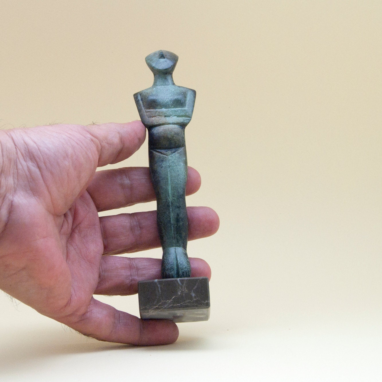 cycladic statue