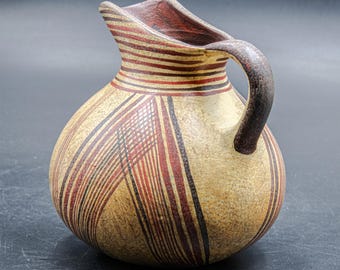 古代ギリシャの原幾何学様式のテラコッタ壺、手描きのギリシャの花瓶