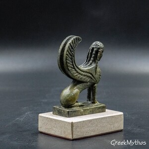 Pequeña estatua de bronce de esfinge, criatura mítica griega antigua, monstruos de la mitología griega, réplica de museo, escultura de metal, decoración del hogar imagen 9