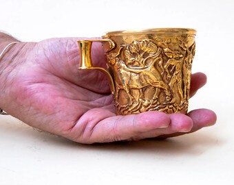ミケーネ時代の金杯、古代ギリシャの工芸品博物館所蔵の銅製レプリカ