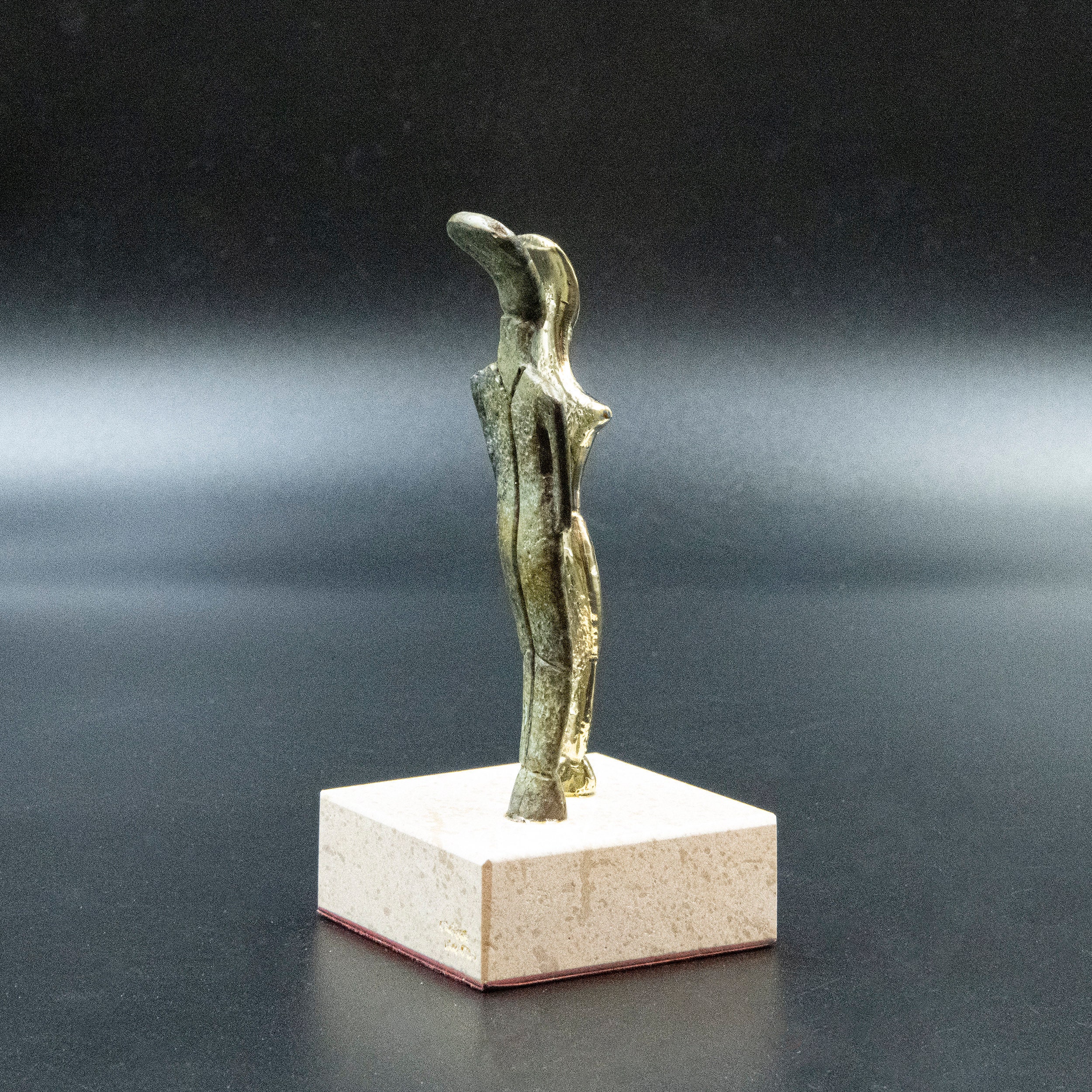 cycladic statue