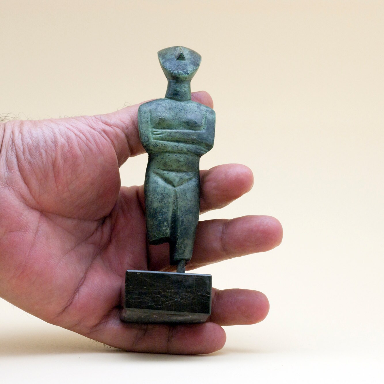 cycladic art figures