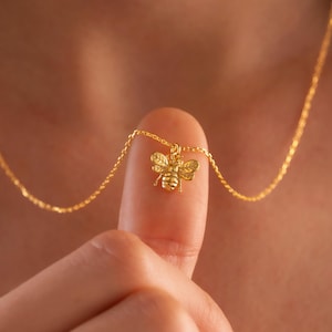 Naszyjnik z pszczołą ze złota 14K – srebrny naszyjnik z pszczołą, wisior z królową pszczół, delikatny naszyjnik, delikatny prezent dla kobiet, prezent na Walentynki