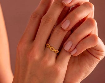 Dainty Infinity Link Ring - Sterling Silver Twisted Ring, Minimalist Band Ring, Infinity Friendship Ring, Promise Ring Gift, Christmas Gift