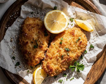 Receta de escalope de pollo crujiente / Pollo frito dorado casero / Comida casera fácil y reconfortante