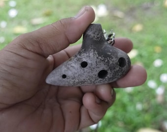 Hanger ocarina c.6 gaten.