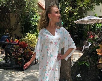 C≈2≈C - The Caftan – White with Embroidered Flowers, One-of-a-kind, Handmade Caftan