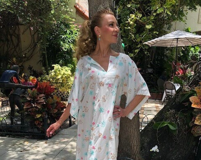 C≈2≈C - The Caftan – White with Embroidered Flowers, One-of-a-kind, Handmade Caftan