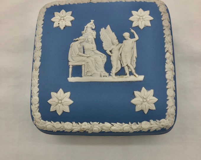 Mid-century English Wedgwood Jasperware Blue and White Trinket Box
