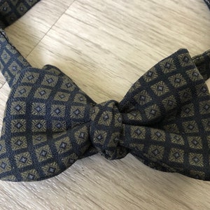 Vintage 1990s Giorgio Armani Navy and Taupe Geometric Pattern Cravatte Bow Tie