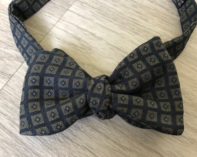 Vintage 1990s Giorgio Armani Navy and Taupe Geometric Pattern Cravatte Bow Tie