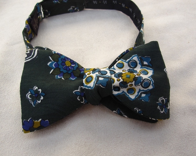 Handmade Green Silk Jacquard Floral Bow Tie