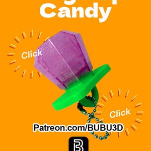 Könnte beinhalten: Ein Ring Pop-Bonbon mit einem lila, edelsteinförmigen Candy-Oberteil und einem grünen Ringfuß. Das Bonbon befindet sich auf einem orangefarbenen Hintergrund mit dem Text "Ring Pop Candy", "Click", "Patreon.com/BUBU3D" und "BUBU 3D".