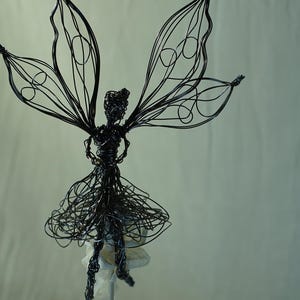 Elfe, Fee, Glücksbringer*in aus Aludraht, Anthrazit, handgefertigt, ca. 35cm  stehend, für innen und außen, individuell personalisierbar