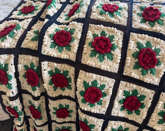 Gorgeous large full queen crocheted quilt roses