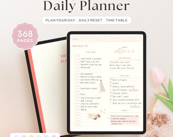 Pode incluir: Um planejador diário digital com o texto "Digital Planner Daily Planner". O planejador inclui um tablet exibindo uma programação diária e um diário físico com 368 páginas. A imagem também mostra um conjunto de diários de 6 cores, 24 designs de capa e é hiperlinkado.