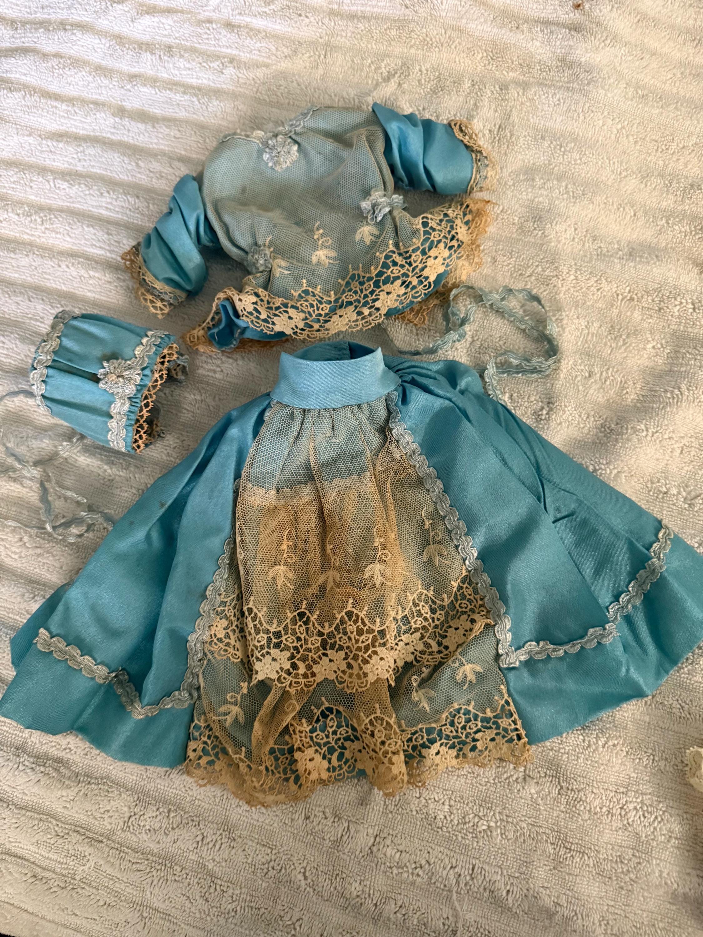 green emerald velvet dress Victorian Romance Doll Dress main image 1