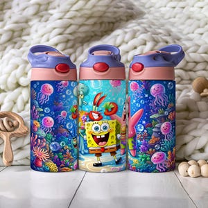 Diseño PNG de vaso infantil con dibujos animados, diseño de vaso con pajita de amigos submarinos (descarga digital)